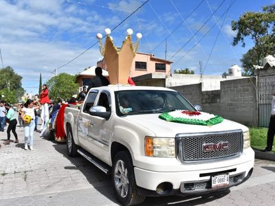 Niño muere atropellado por un carro alegórico en pleno desfile del 15 de septiembre en Puebla