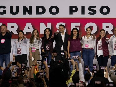 Morena Tour: Mitilini, Capri, Tokio, España, los exclusivos destinos de los morenistas