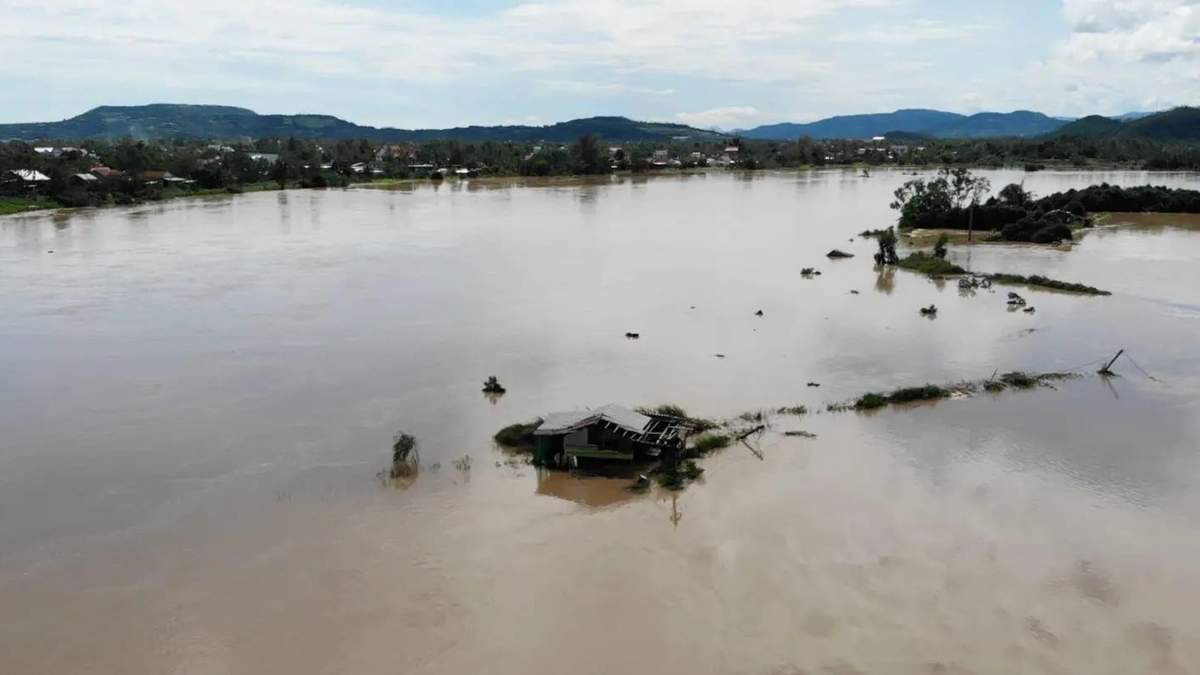 Número de muertos por inundaciones en Vietnam aumenta a 90