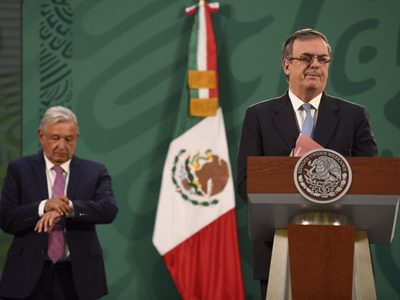 Ebrard a The Economist: "La portada de hoy es la síntesis de la exasperación"