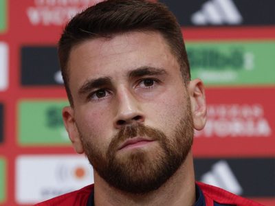 Unai Simón, portero de España, recrimina a Mbappé por hablar de política