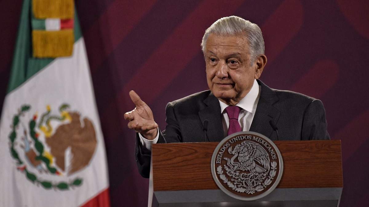 “Si hay que conseguir los medicamentos en la India, los vamos a traer para la farmacia; en China, en Francia, en Corea, donde estén, vamos a tener todos, todos, todos los medicamentos”, prometió el presidente de México