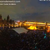 Sin sana distancia, inauguran espectáculo en la maqueta del Templo Mayor en el zócalo