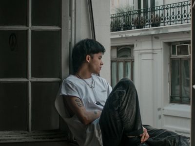 Cómo detectar a un joven incel y qué hacer para apoyarlo, según expertos