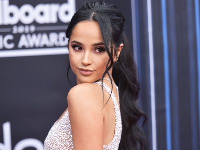 Becky G desborda encanto en un fantástico primer plano. ¡Son cuatro fotos!