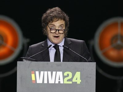 Javier Milei regresó a Argentina y redobló la apuesta contra Pedro Sánchez