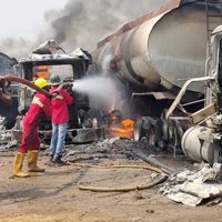 Explosión de un camión cisterna de gasolina en Nigeria mata al menos a 70 personas