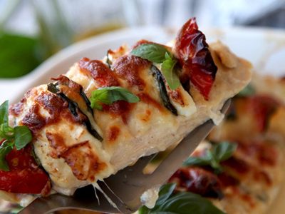 Pechuga capresse: la receta saludable y deliciosa que vas a querer probar después del feriado