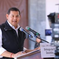 Armenta pide huella ambiental a activistas que se manifestaron contra el Cablebús en Puebla