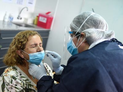 Bajaron los casos de coronavirus activos en Río Negro, pero aumentaron las muertes