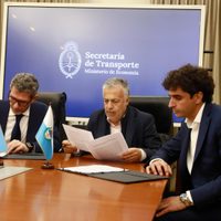 Cornejo firmó el convenio para avanzar en el tren a San Martín