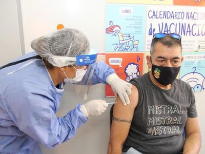 Objetivo cumplido: el Castro Rendón vacunó a todo su personal