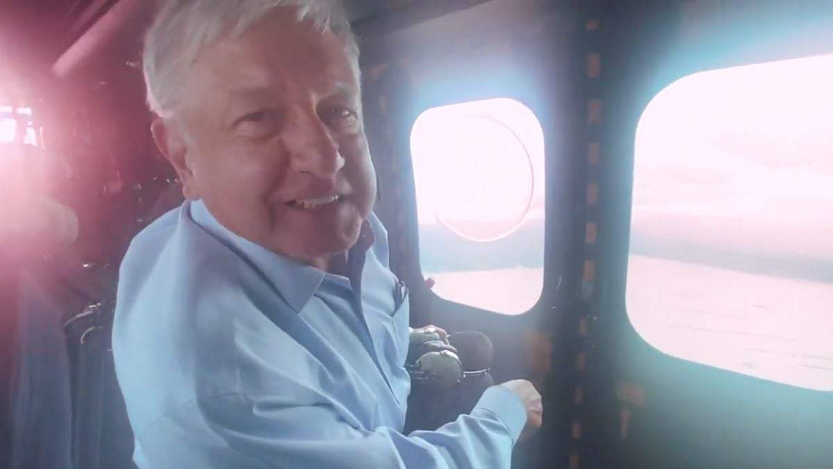 El presidente López Obrador sobrevoló la presa Peñitas, en Tabasco