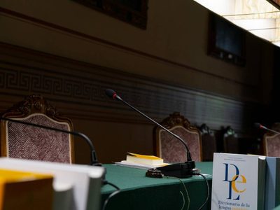Le preguntan a la RAE sobre el uso de "elle" y "personas no binarias" y esto respondió