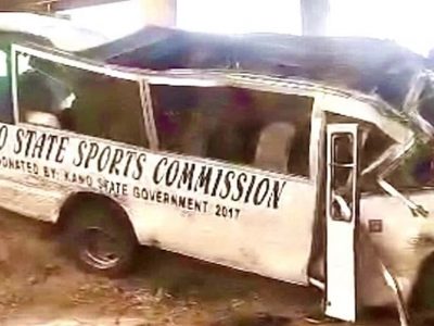 Autobús cae de puente en Nigeria y mueren 22 atletas en Nigeria