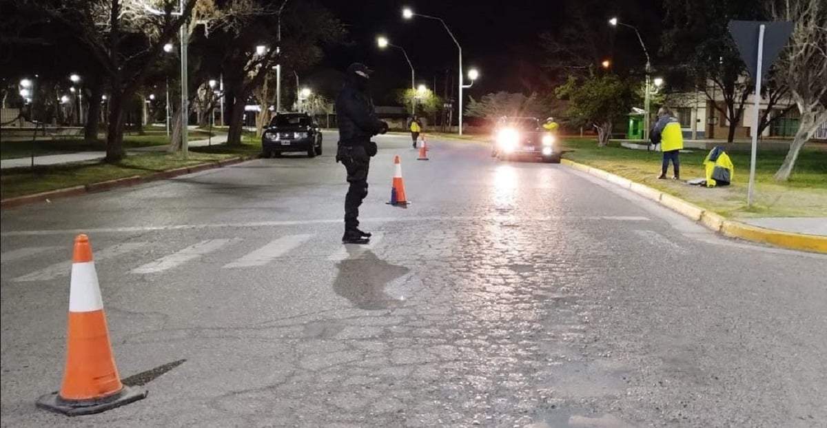 Los inspectores de tránsito del municipio se apostaron en la Avenida Raúl Alfonsín, ex ruta 22. Fuente: (Noticias Nqn)