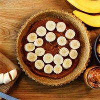 Tarta de banana split: llevá una verdadera bomba de sabor a tu mesa con esta receta súper fácil de hacer