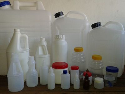 Si tenés o encontrás 2 envases plásticos grandes, no los tires: creá este contenedor súper útil para tu hogar
