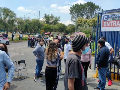 Desalojan la Facultad de Ciencias Políticas y Sociales de la UNAM por amenaza de bomba