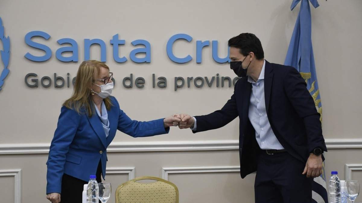 La gobernadora de Santa Cruz y el titular de CGC. Fuente: (Twitter)