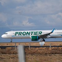 Avión de Frontier atropella a una persona en el Aeropuerto de Denver (Video)