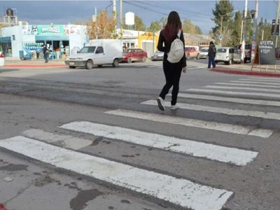 La Municipalidad de Neuquén lanzó un operativo de educación vial destinado a peatones