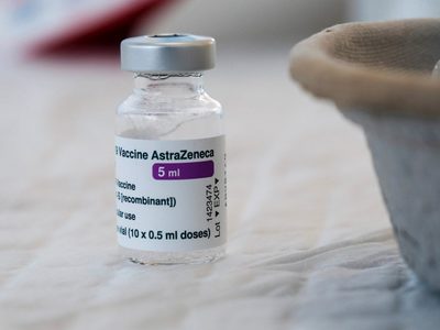 Vacuna de AstraZeneca: cuántas dosis llegan y quiénes recibirán los inmunizantes