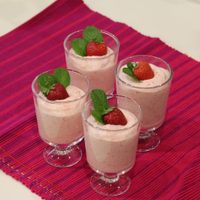 Receta fácil y sencilla para hacer una mousse de frutilla y naranja ideal para días de calor