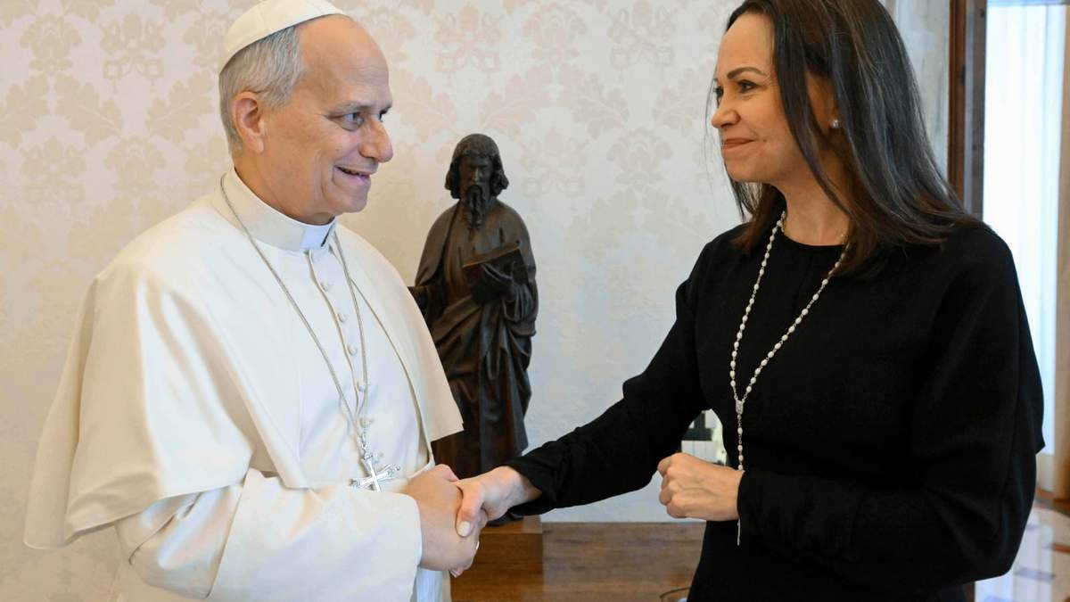 El Papa León XIV en el Vaticano con la líder de la oposición venezolana y Premio Nobel de la Paz, María Corina Machado