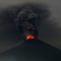 SRE pide a los mexicanos en Bali mantenerse alerta ante actividad del volcán Agung
