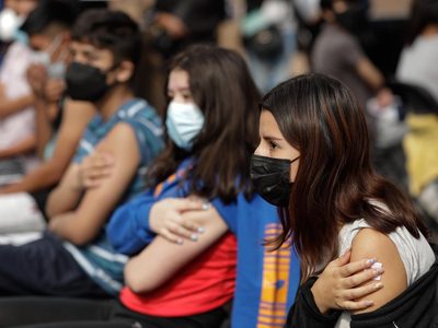 Ni con amparos acceden los niños a la vacuna