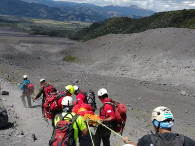 Lograron evacuar a un andinista de 71 años que no podía descender del Volcán Lanin