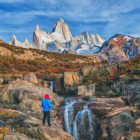 La Patagonia suma una experiencia extrema: un refugio suspendido para dormir en las alturas