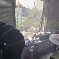 Se registra conato de incendio en Torre del Bienestar; no hay lesionados