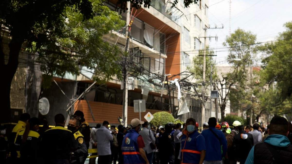 Maniobras en un edificio de la colonia Xoco
