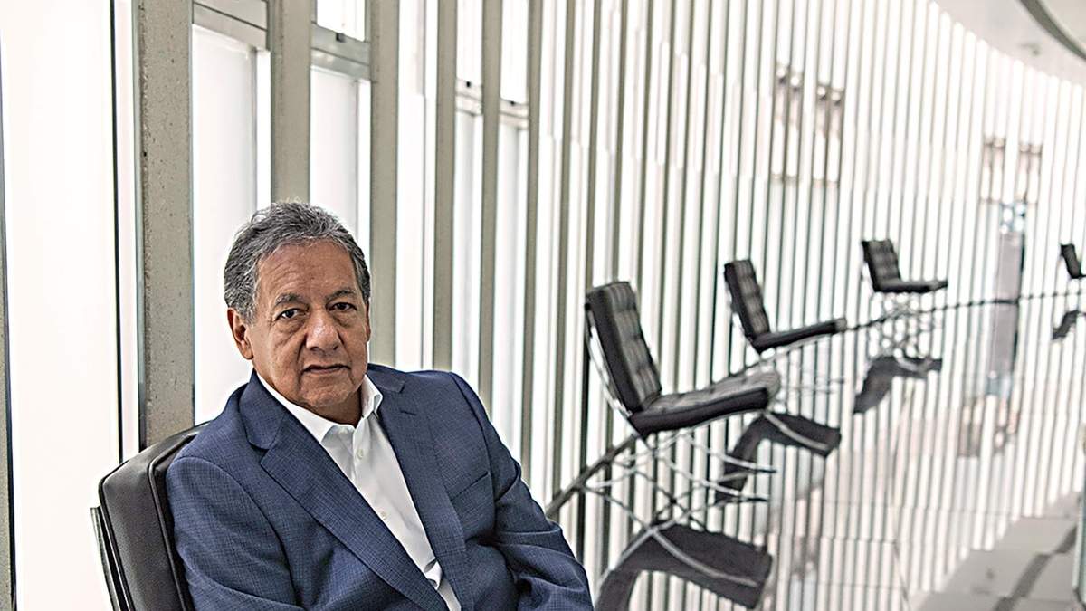 El senador Higinio Martínez