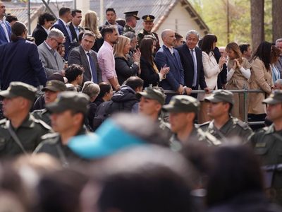 Más de 5 mil personas desfilaron en el 121° aniversario de Neuquén