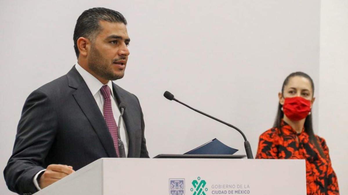 El secretario de Seguridad Ciudadana, Omar García Harfuch, y la jefa de gobierno, Claudia Sheinbaum