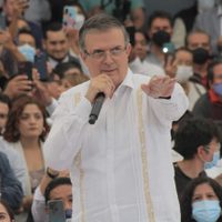 Marcelo Ebrard fue recibido en Ecatepec con aplausos y gritos de “¡presidente, presidente!”