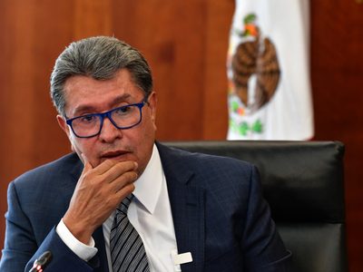 No me distraen las intrigas: Monreal tras ser exhibido con "Alito" en programa de Layda Sansores
