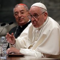 El papa Francisco apuntala las leyes contra las jerarquías acusadas de abusar y encubrir
