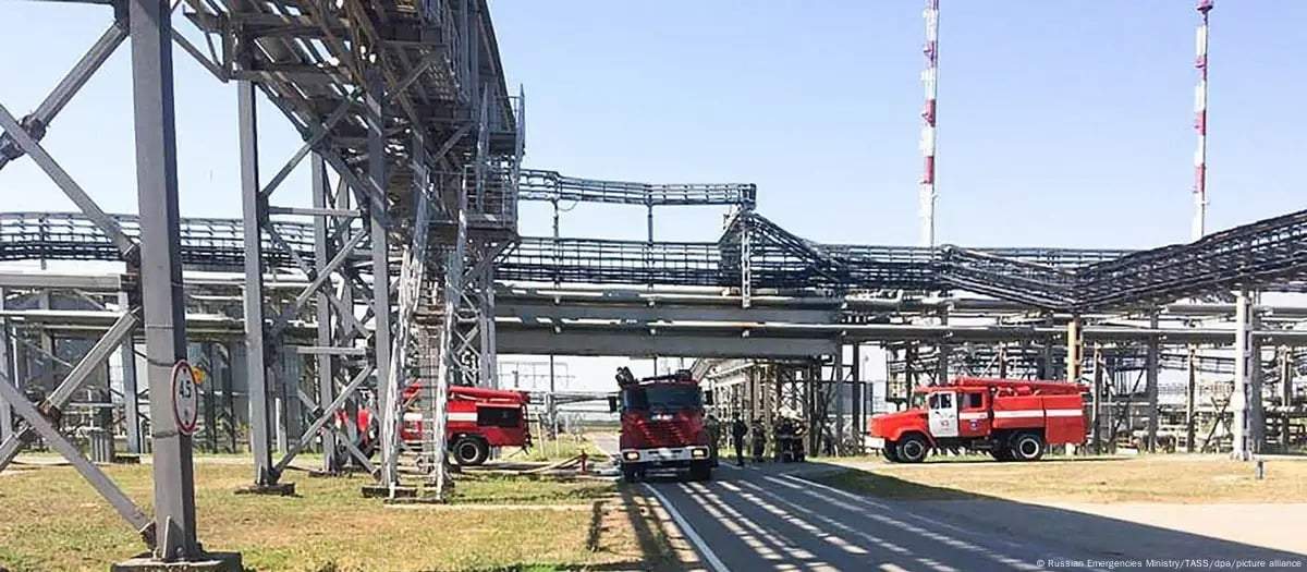 Drones ucranianos atacan una de las principales refinerías de petróleo de Rusia y provocan incendio