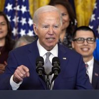 Así funciona el plan que Biden ofrece a algunos inmigrantes como vía hacia la naturalización