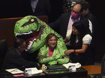 Tras derrota, Xóchitl Gálvez pidió su reincorporación al Senado