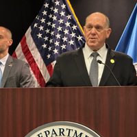 Anuncian fin de redadas migratorias en Minnesota tras muertes y protestas