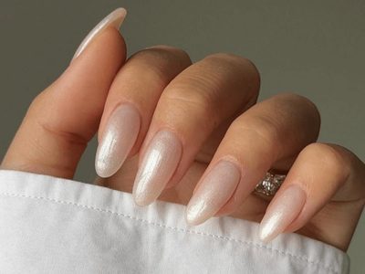 Efecto perla en las uñas: la tendencia que ilumina tus manos y te saca años de encima