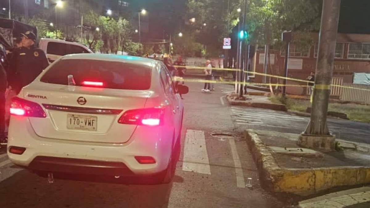 Auto donde fue ejecutado el policía de investigación