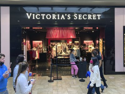Victoria's Secret ficha como CEO a Hillary Super, dirigía la marca de lencería de Rihanna