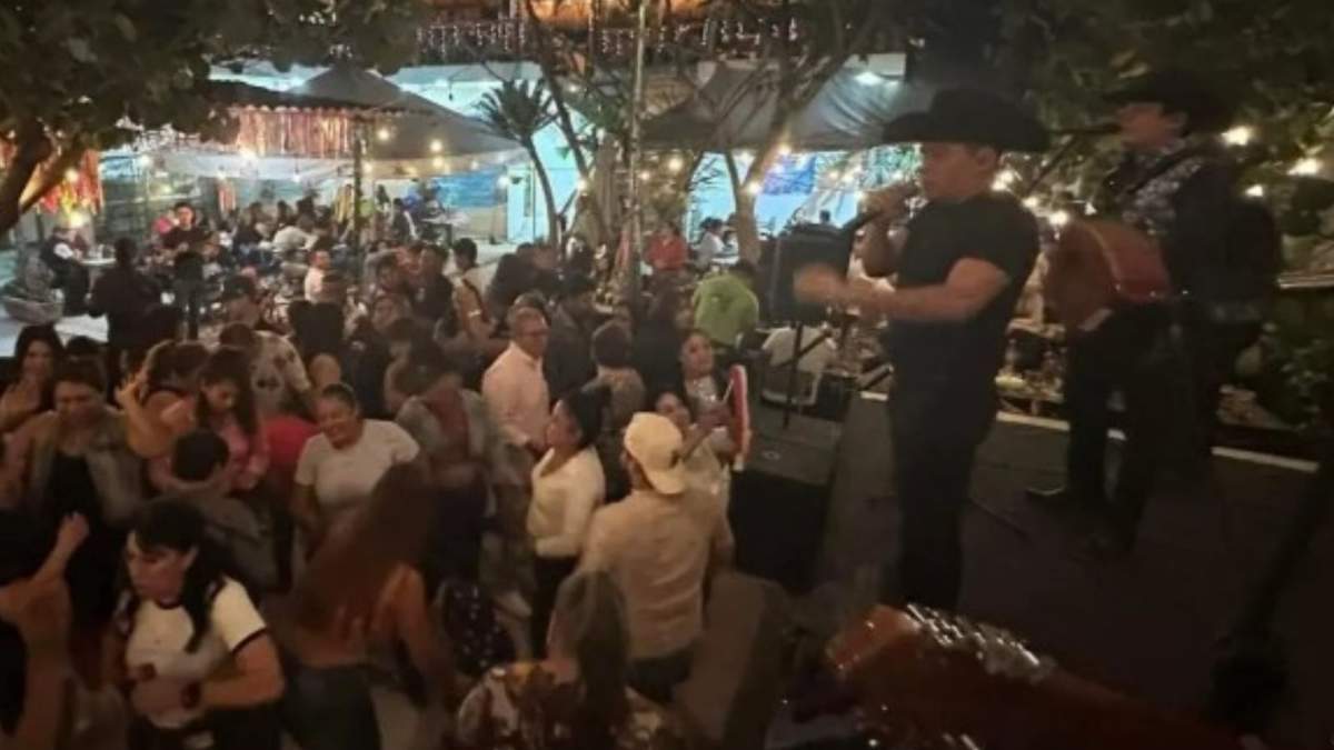 Julio Eusebio Labra fue asesinado mientras cantaba con su grupo en el restaurante El Guamuchilito, en Emiliano Zapata, Morelos.