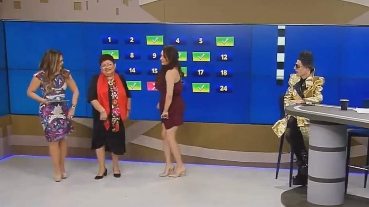 Ernestina Godoy en el programa "Respondes o Resbalas", de Canal Once